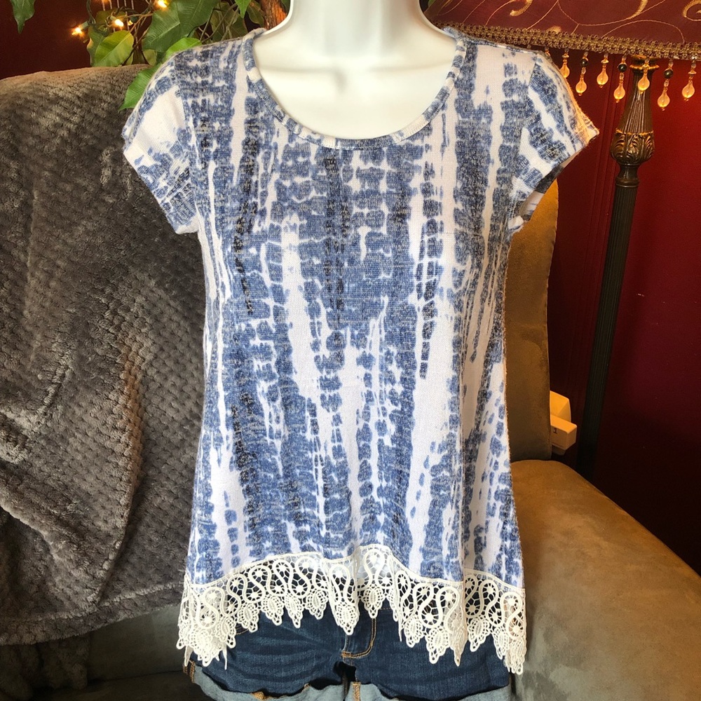Rue21 Blue & White Tie Dye Lace Top